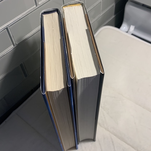 SALE!! Grisham set of 2 hardback - Picture 3 of 7